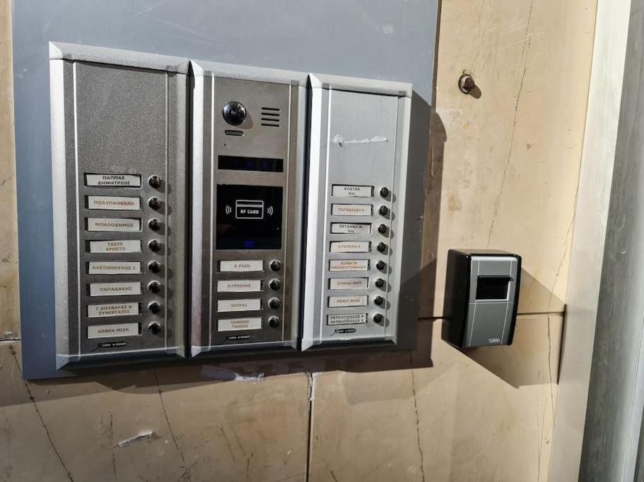 Καλινοβου 1 Κευελπιδων Πεδιον Αρεωσ Lägenhet Aten Exteriör bild